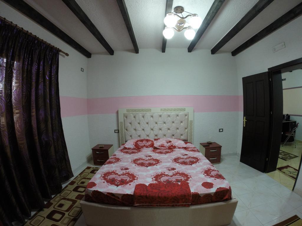Hotel Buza New Shtoj Luaran gambar