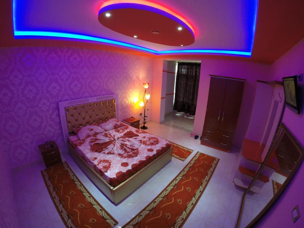 Hotel Buza New Shtoj Luaran gambar