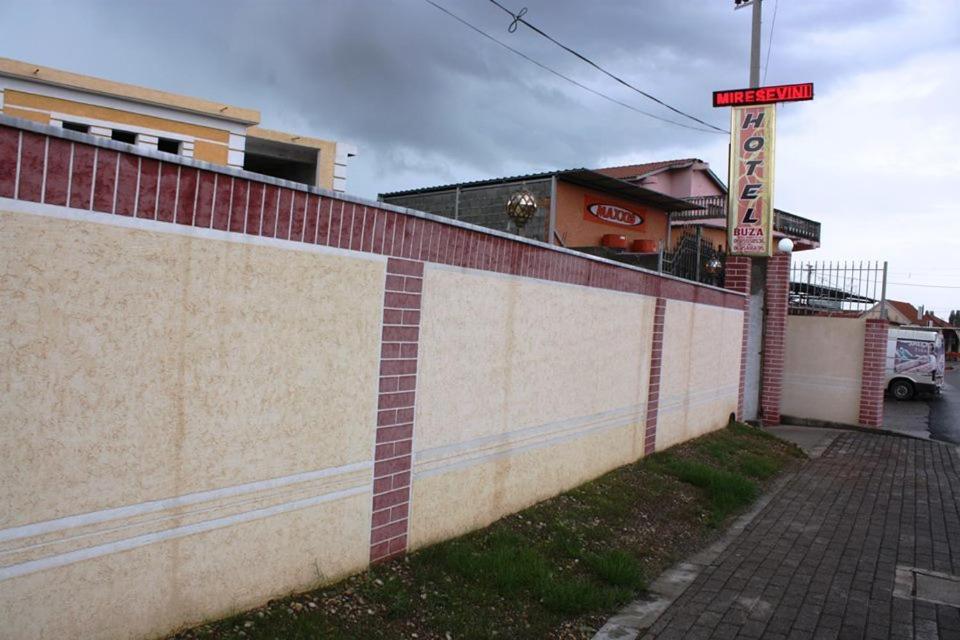 Hotel Buza New Shtoj Luaran gambar